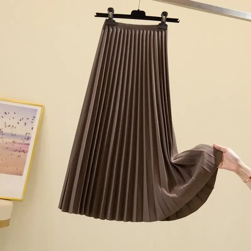 Jupe évasée taille haute, plissée.