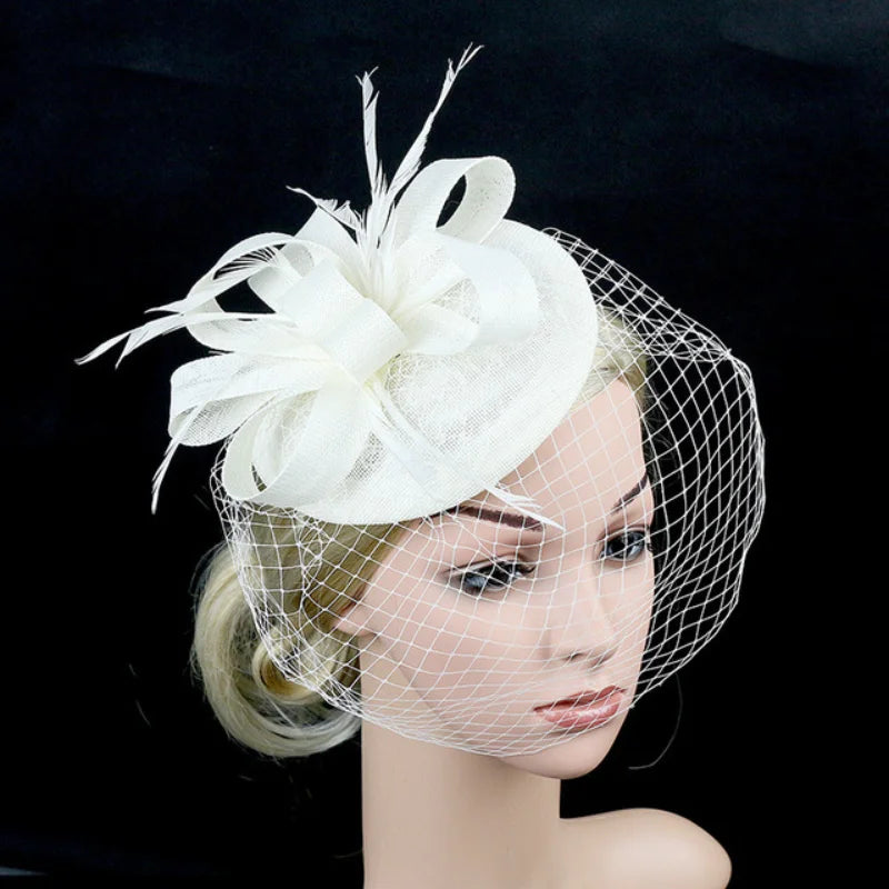 Chapeau pillbox avec voile