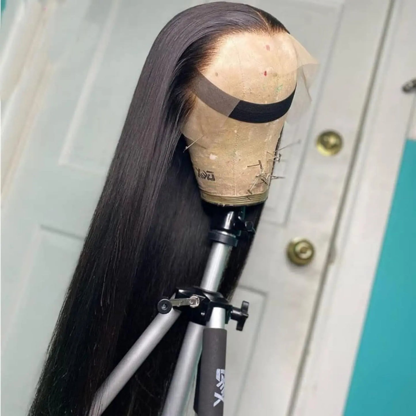 13x4 Lace Front Wigs - Perruques Lisses en Fibres Synthétiques de Haute Qualité.