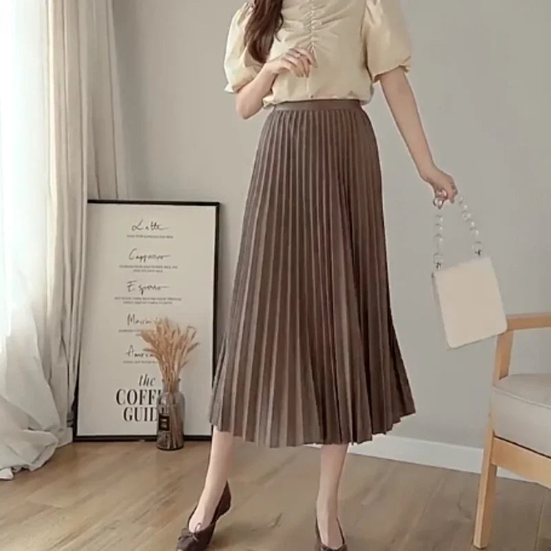Jupe évasée taille haute, plissée.
