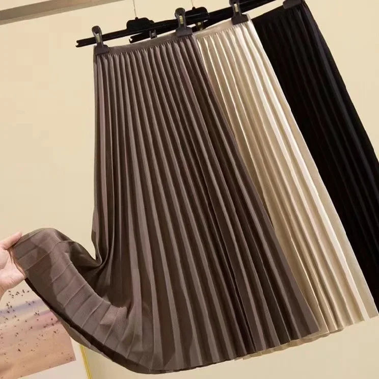Jupe évasée taille haute, plissée.