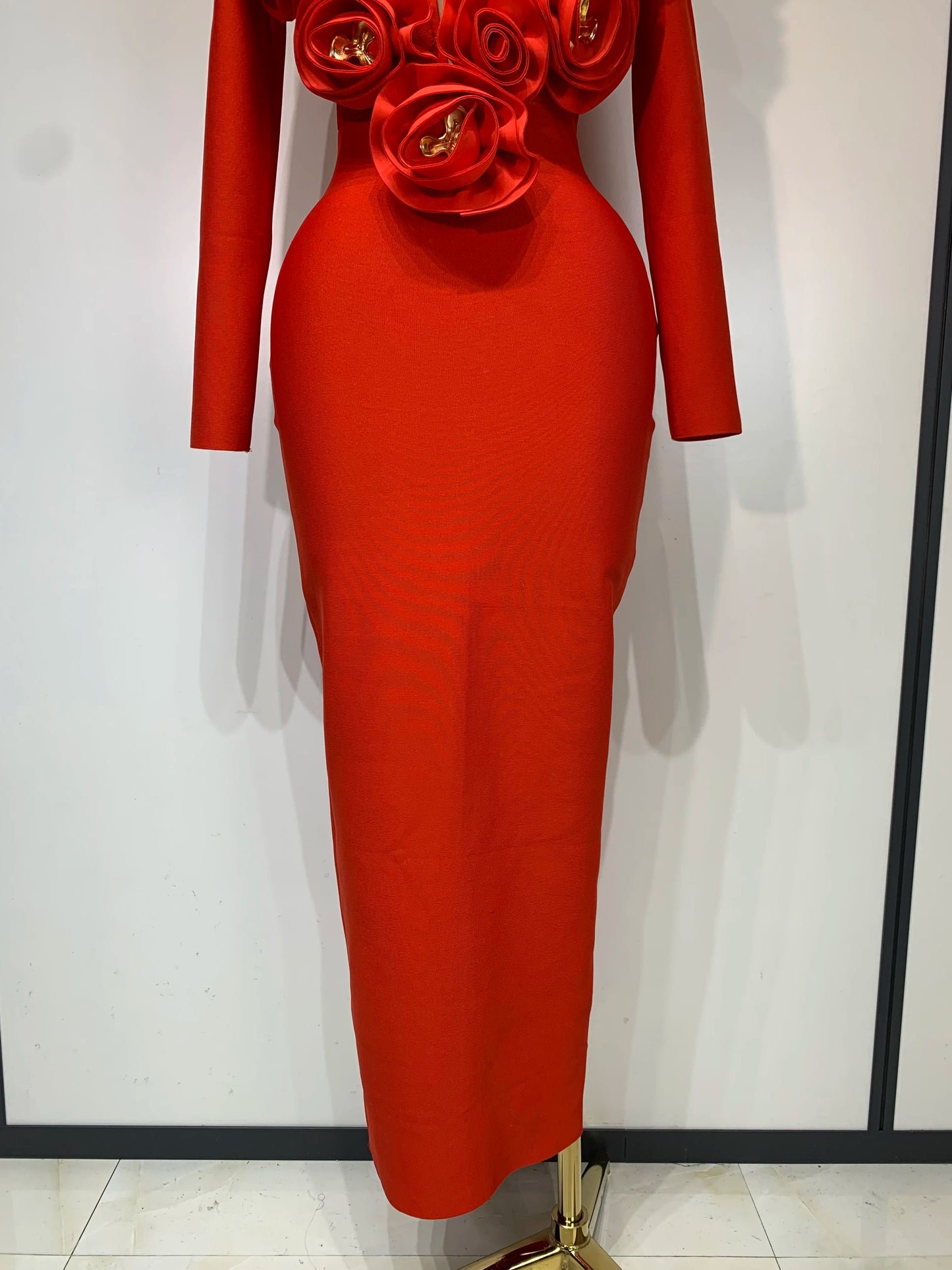 Robe sexy à manches longues moulante avec fleurs 3D rouges