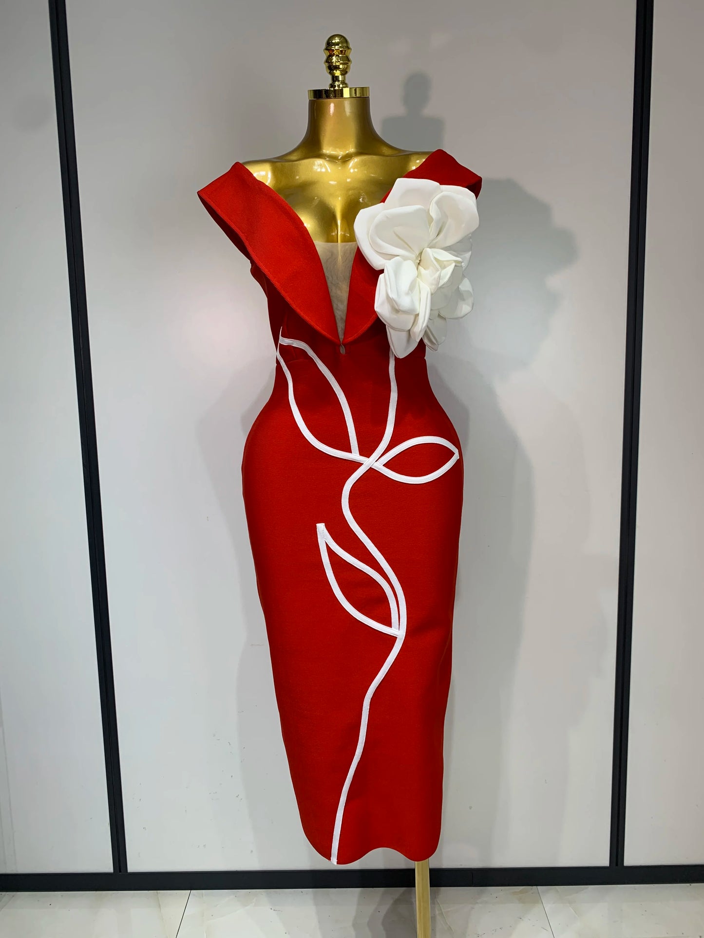 Robe bandage moulante sexy à épaules dénudées et dos nu