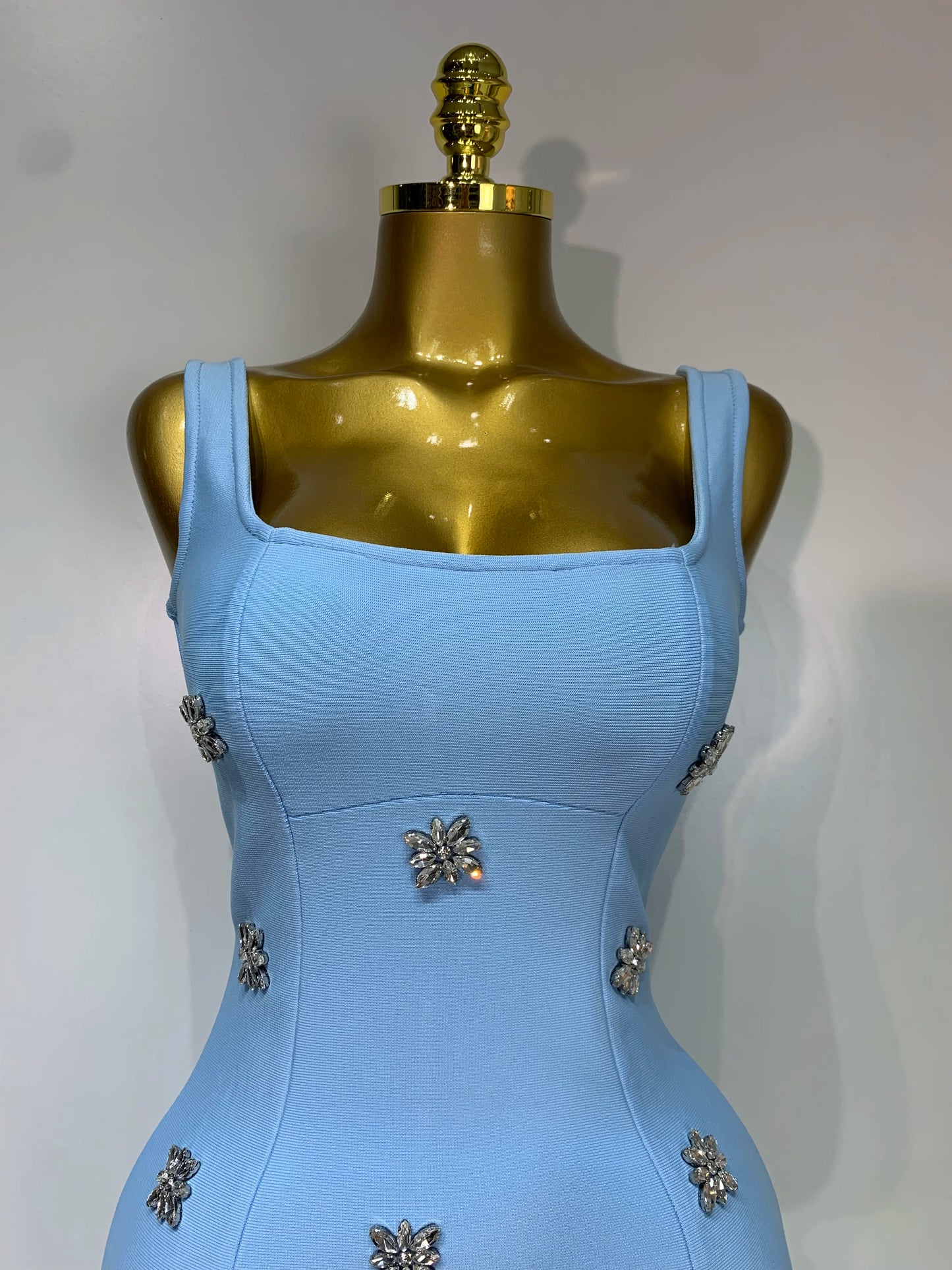 Robe moulante sexy à col carré et strass scintillants