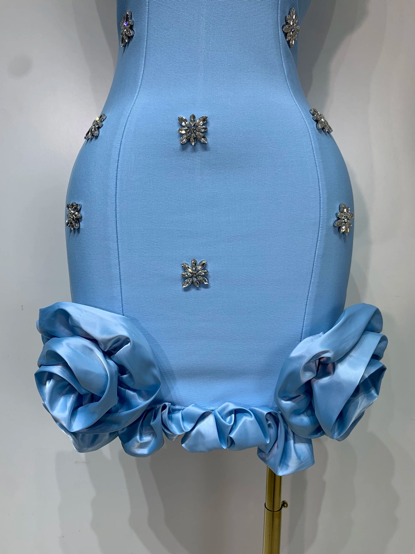 Robe moulante sexy à col carré et strass scintillants