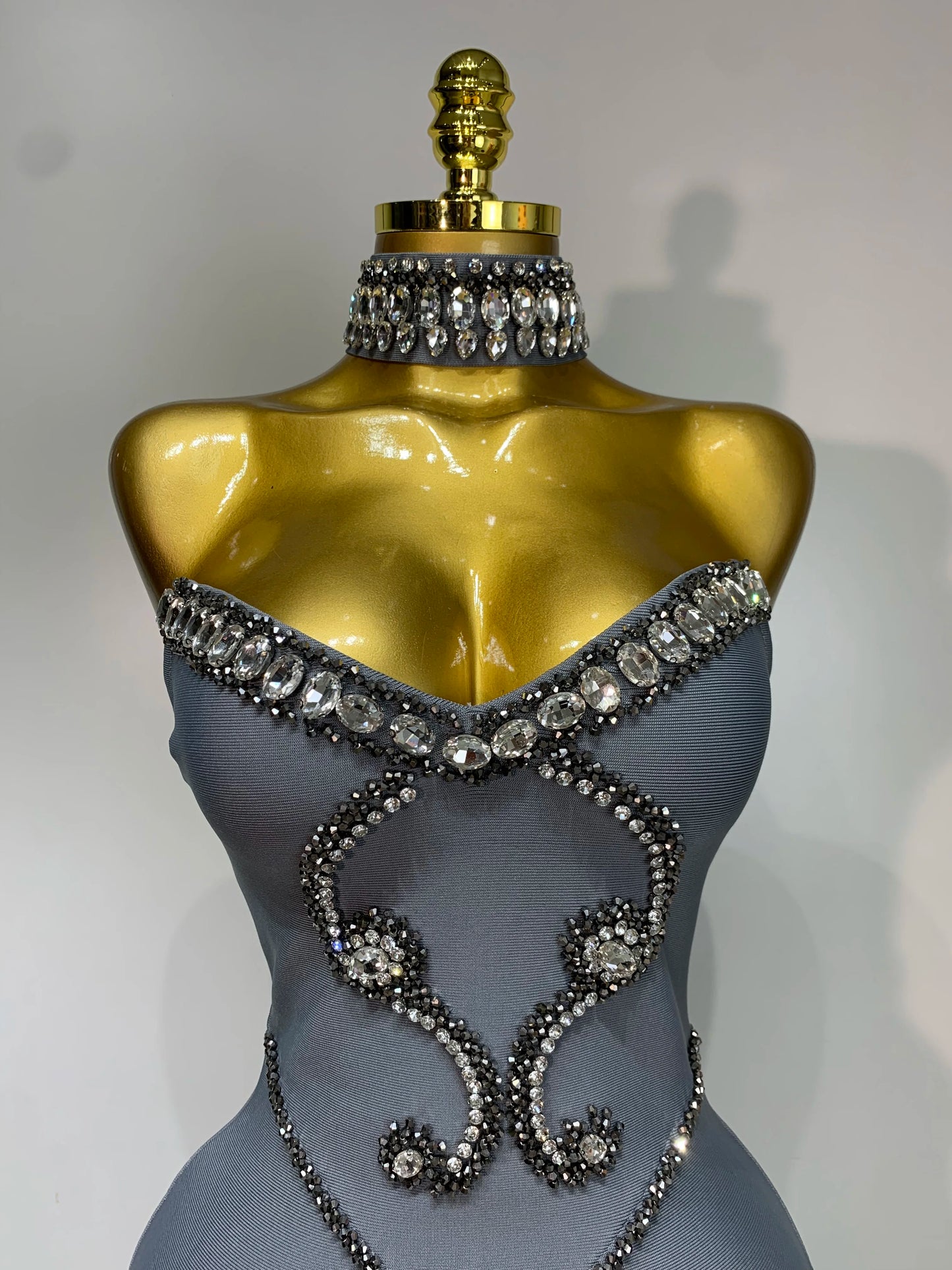Robe bustier à perles de haute qualité avec collier bandage