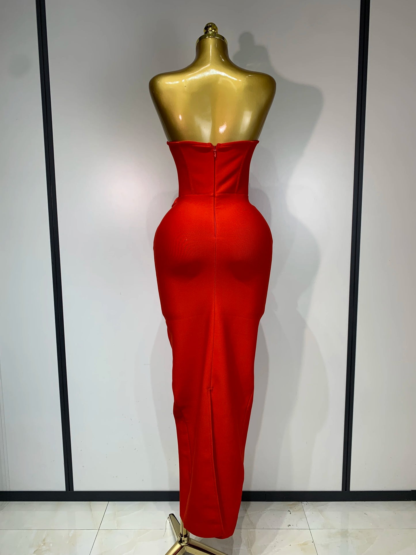 Robe bandage mi-longue sexy sans bretelles et dos nu à fleurs rouges