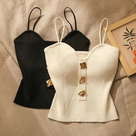 Débardeur tricoté pour femme.