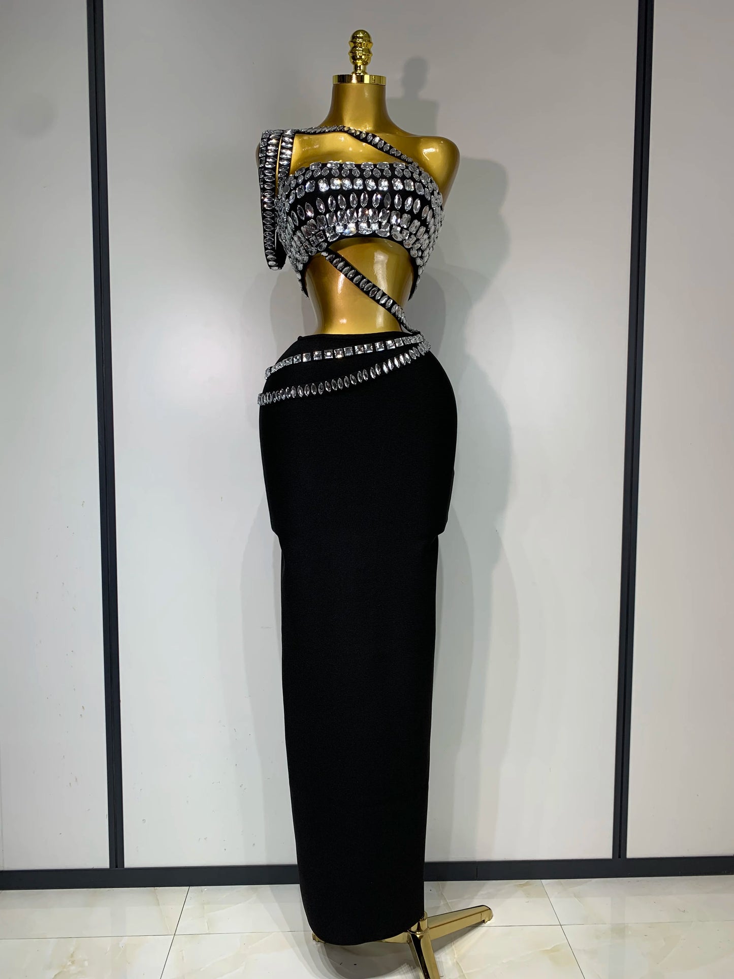Robe longue moulante à cristaux scintillants
