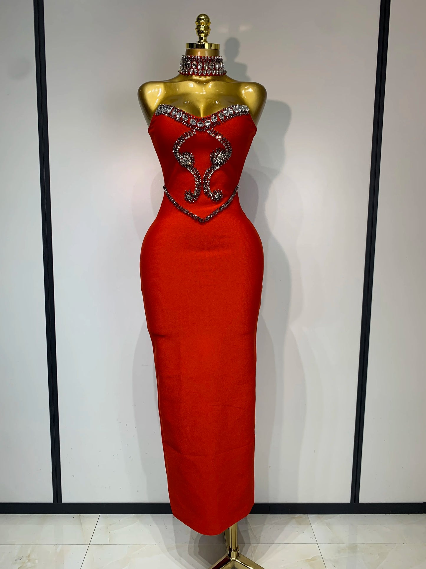 Robe bustier à perles de haute qualité avec collier bandage